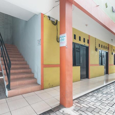 Oyo Living 1756 Amira Guest House Bekasi Exteriér fotografie