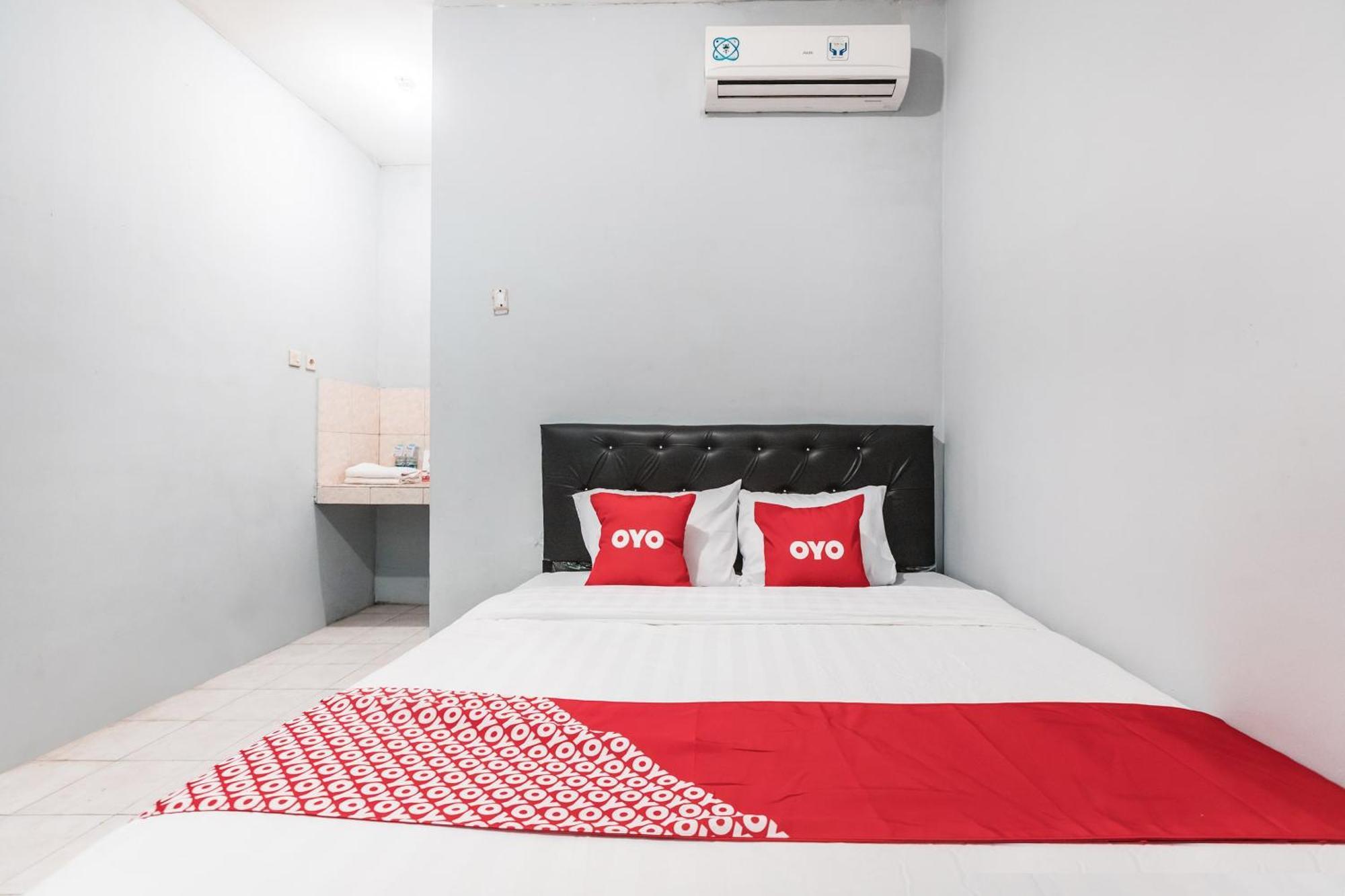 Oyo Living 1756 Amira Guest House Bekasi Exteriér fotografie