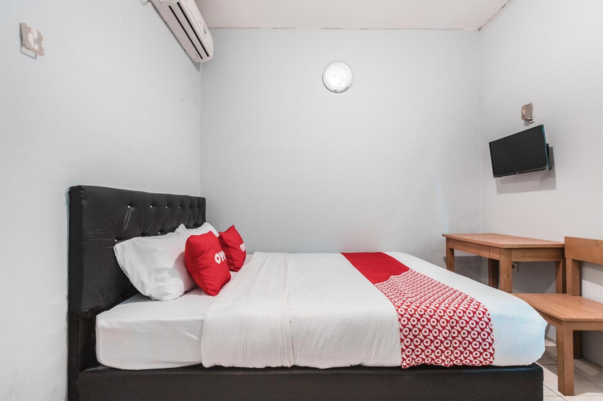 Oyo Living 1756 Amira Guest House Bekasi Exteriér fotografie