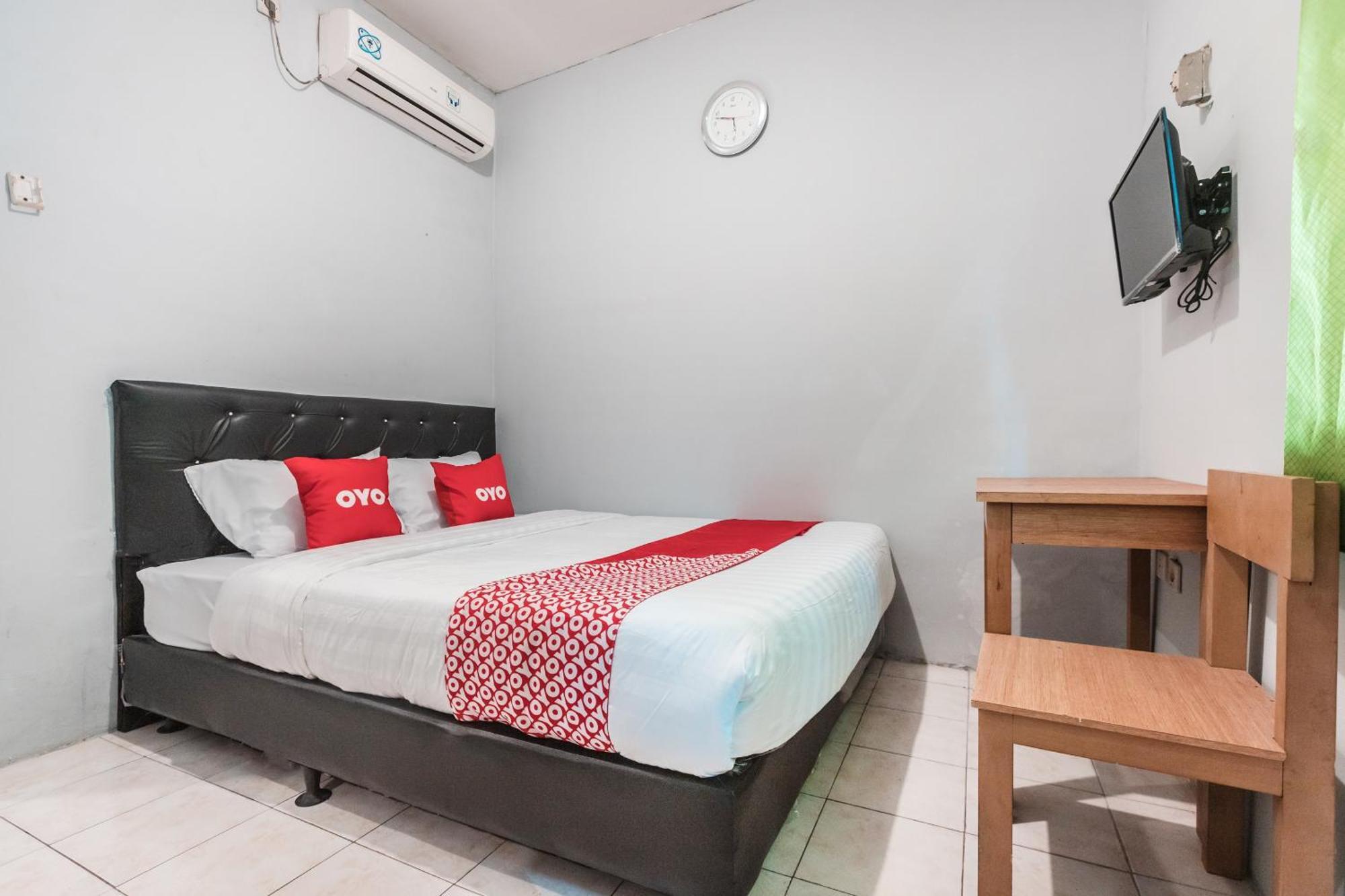 Oyo Living 1756 Amira Guest House Bekasi Exteriér fotografie
