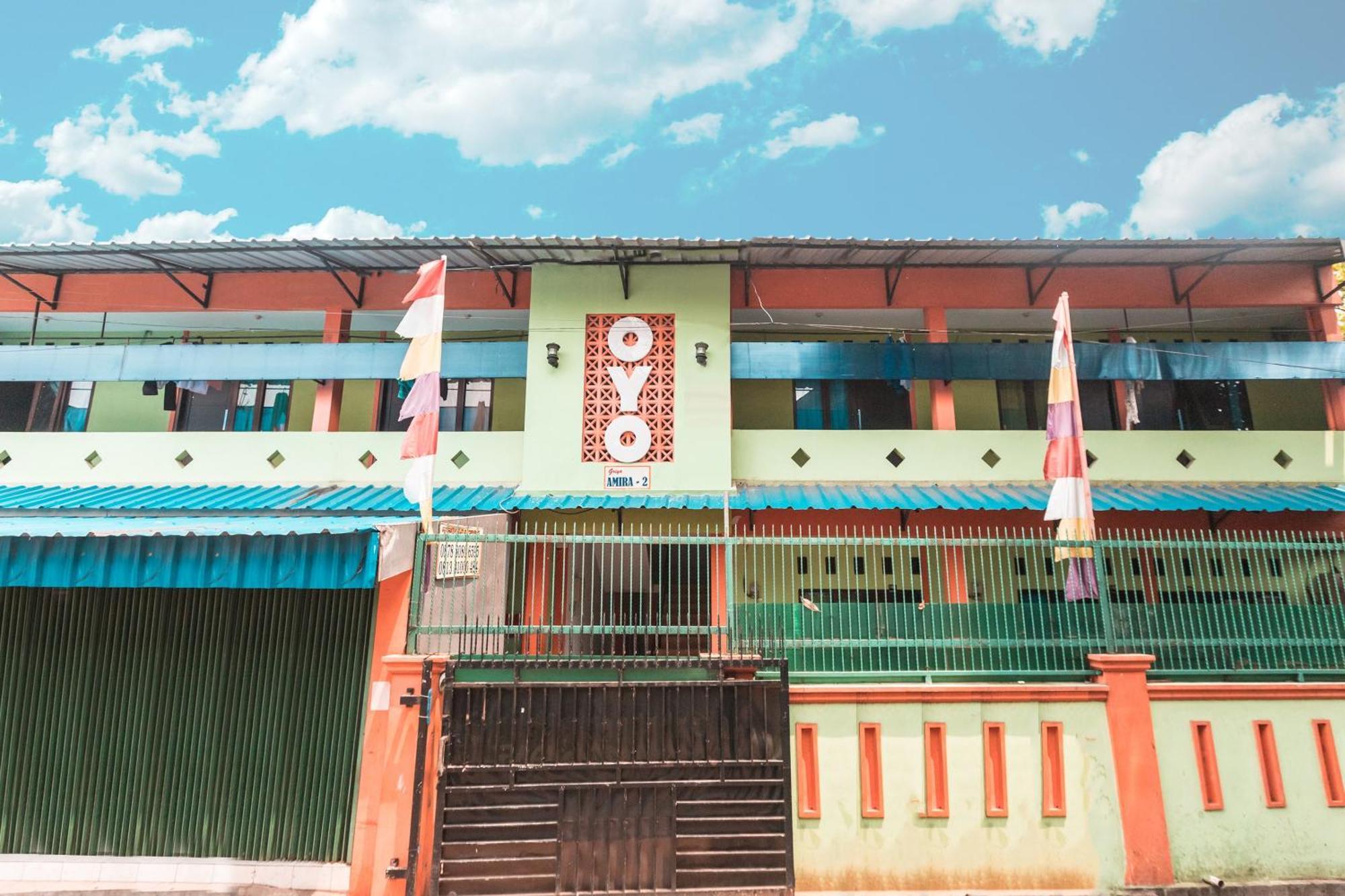 Oyo Living 1756 Amira Guest House Bekasi Exteriér fotografie