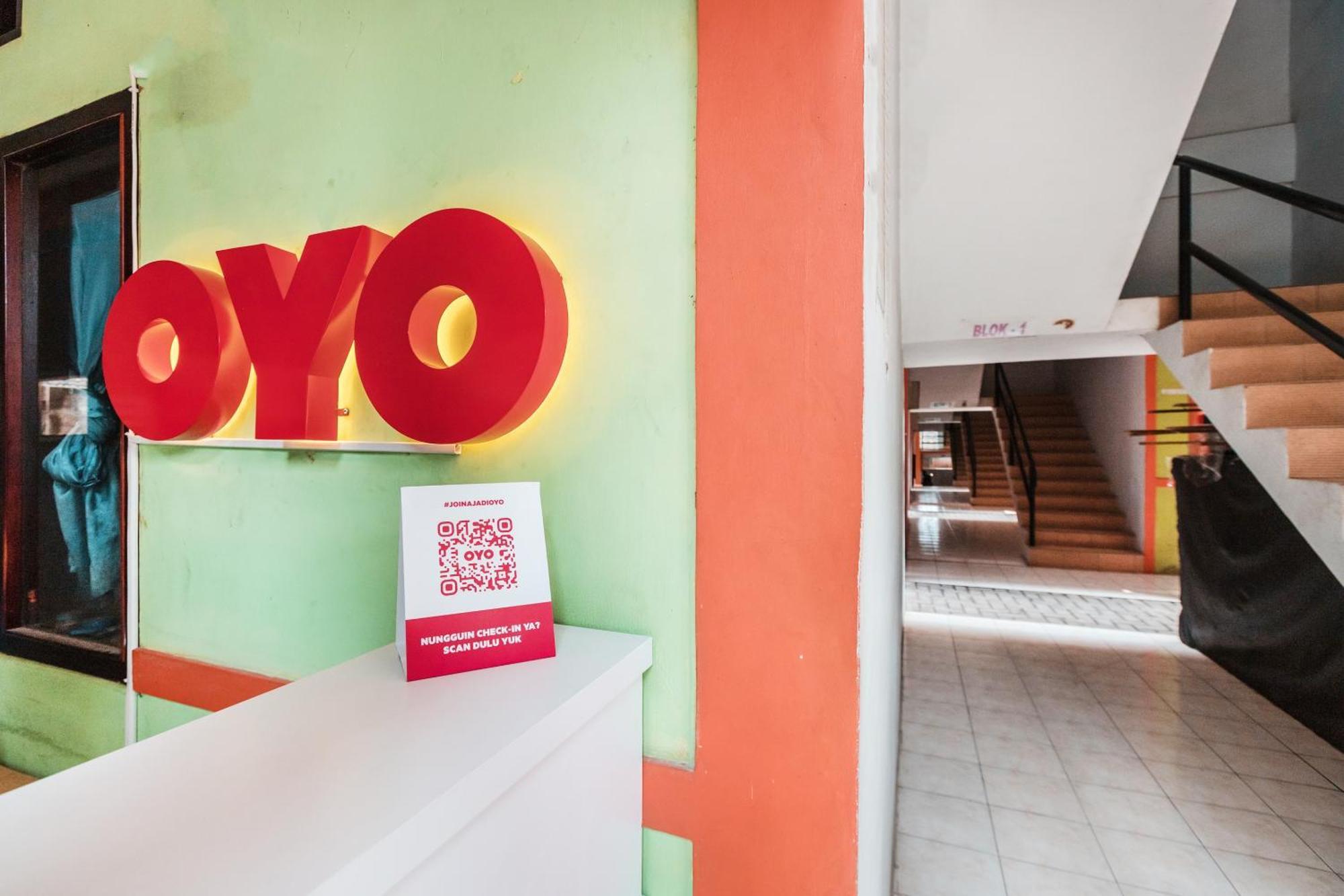 Oyo Living 1756 Amira Guest House Bekasi Exteriér fotografie